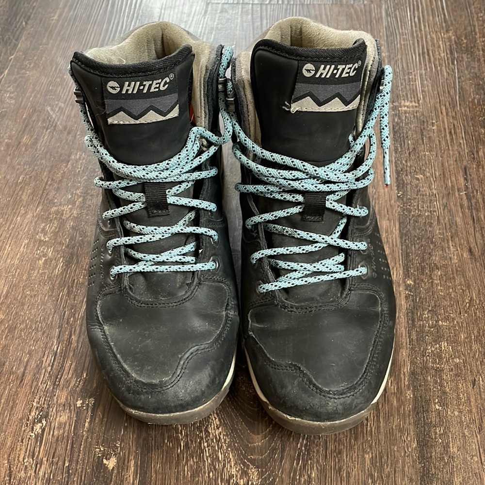 High/tec hiking boots